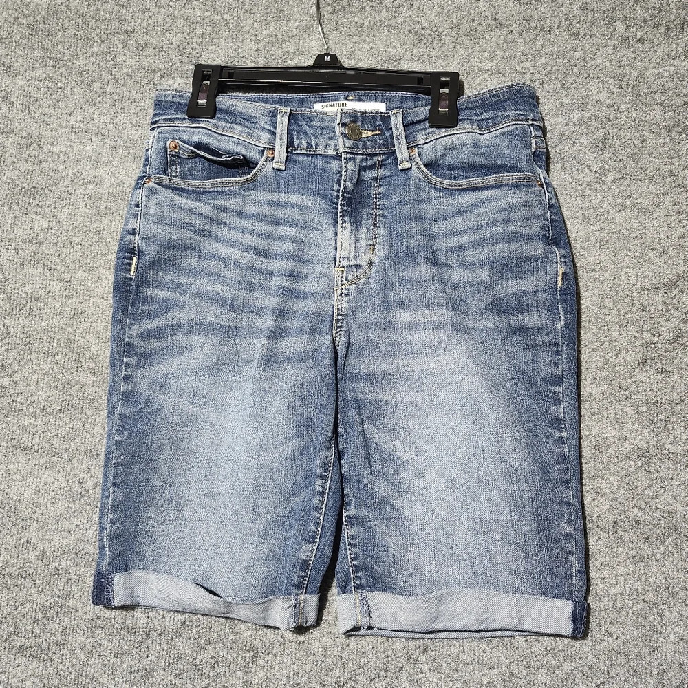 Signature livi Strauss women's bermuda jean shorts size 6 blue